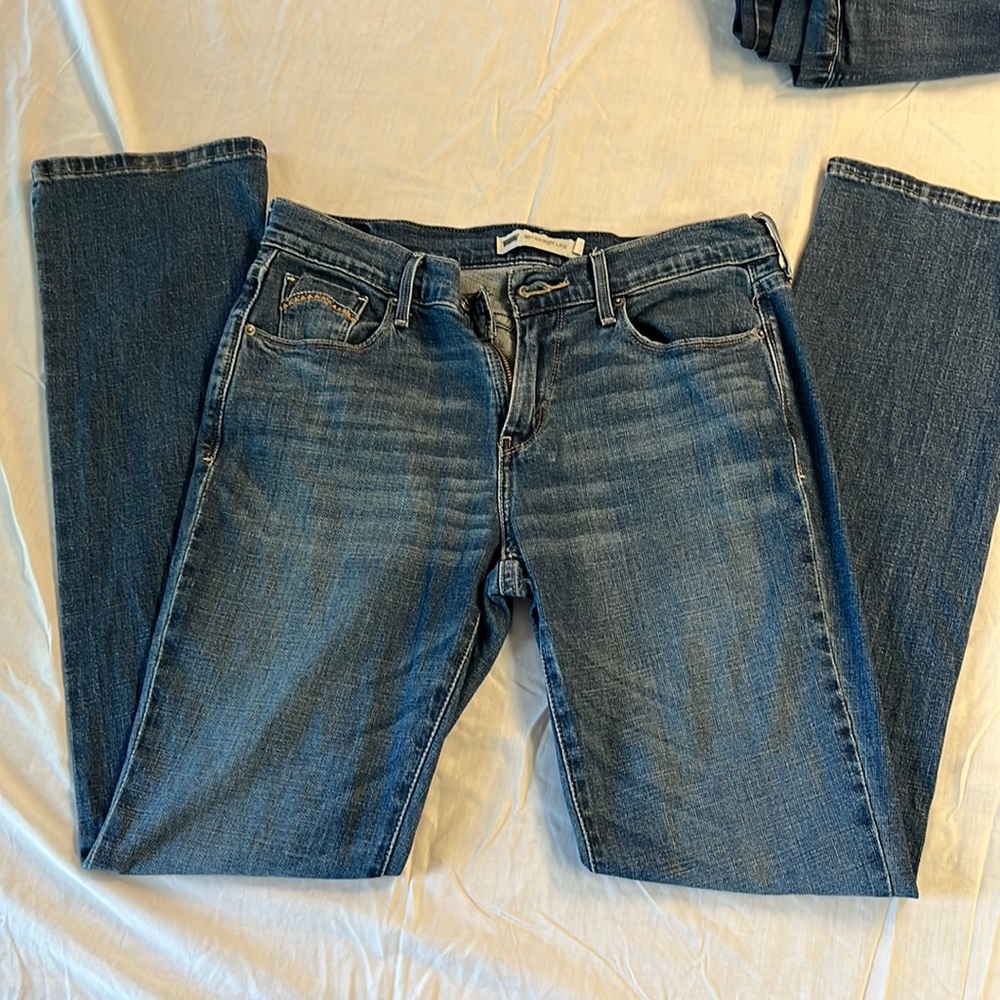 Women’s Levi jeans
